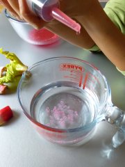 Making rhubarb spherifications