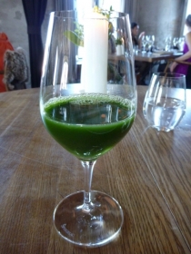 We accompanied it with juice. Celery and celeriac, both refreshing and earthy at once