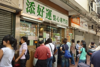 Queuing for the cheapest Michelin-star meal on the planet, Tim Ho Wan in HK