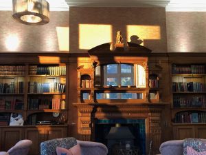 The library bar in Hampton Manor